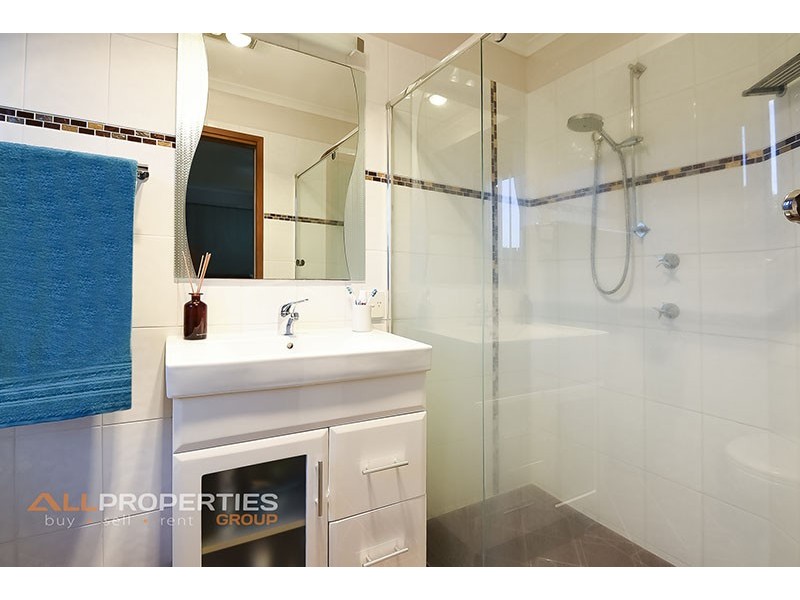 39 Bushland Drive, Regents Park QLD 4118