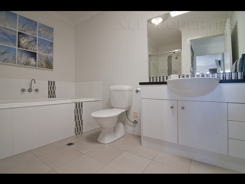 1/19 Pepper Tree Drive, Holmview QLD 4207