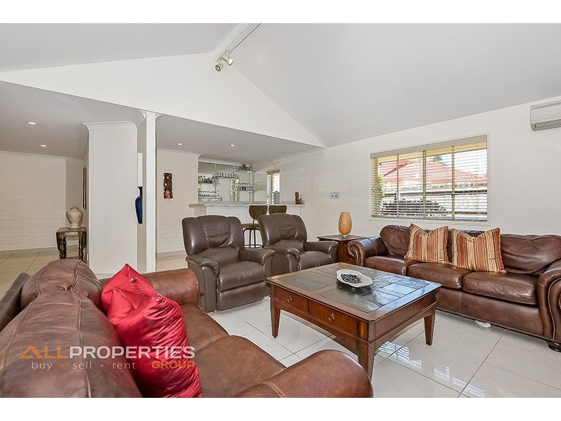 8 Geneva Close, Parkinson QLD 4115