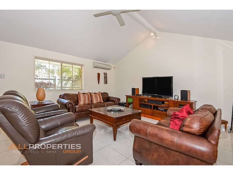 8 Geneva Close, Parkinson QLD 4115