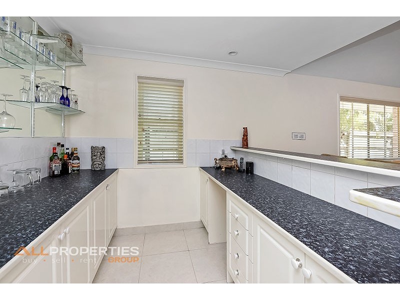 8 Geneva Close, Parkinson QLD 4115