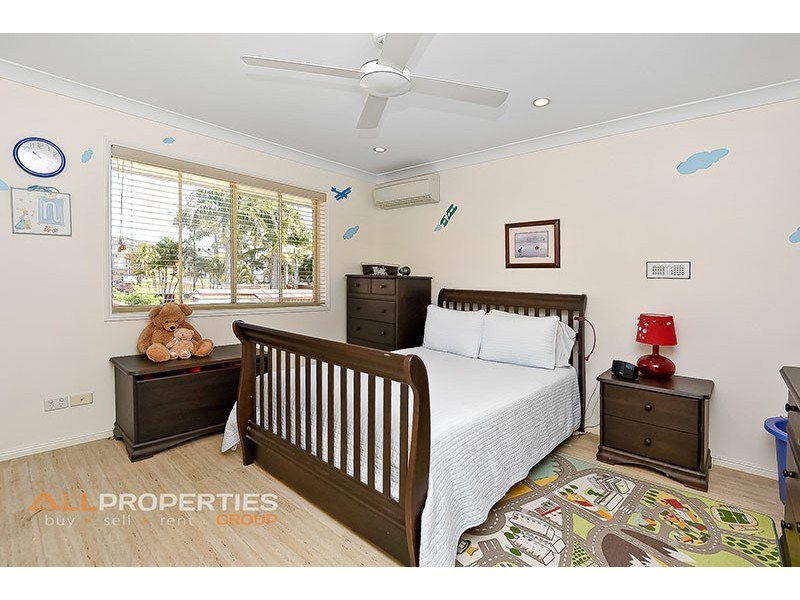 8 Geneva Close, Parkinson QLD 4115