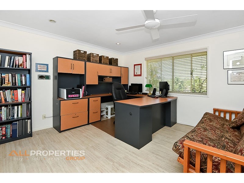 8 Geneva Close, Parkinson QLD 4115