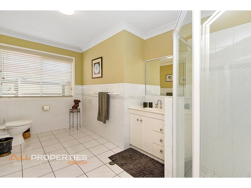 8 Geneva Close, Parkinson QLD 4115