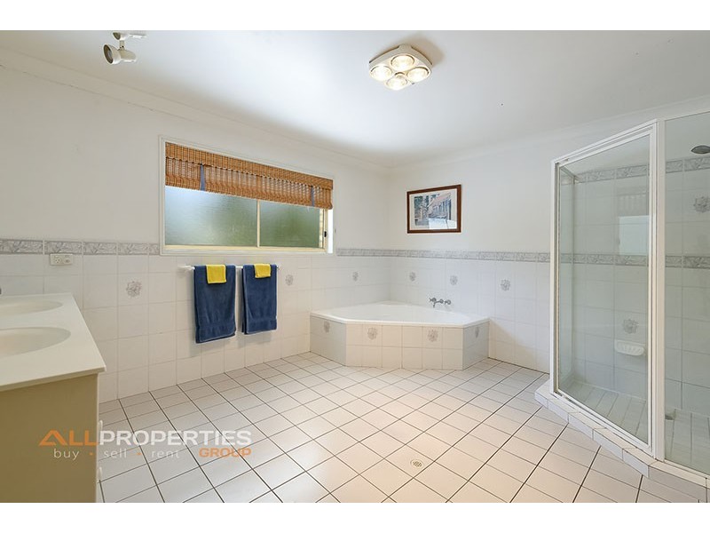 8 Geneva Close, Parkinson QLD 4115