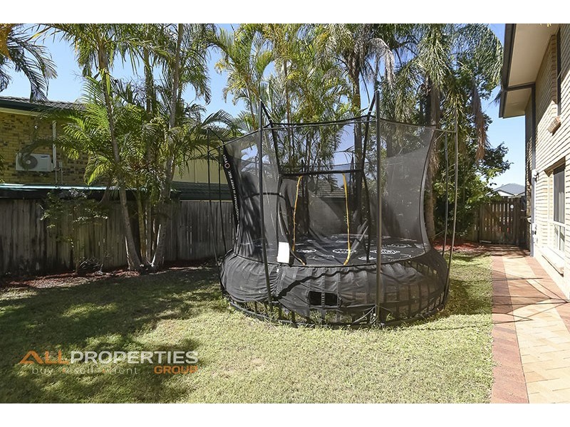 8 Geneva Close, Parkinson QLD 4115