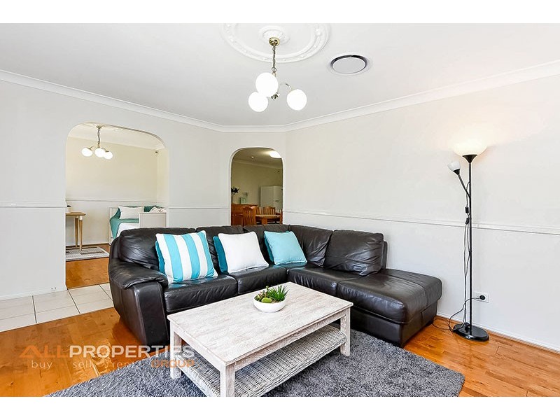 35 Bannockburn Cres, Parkinson QLD 4115