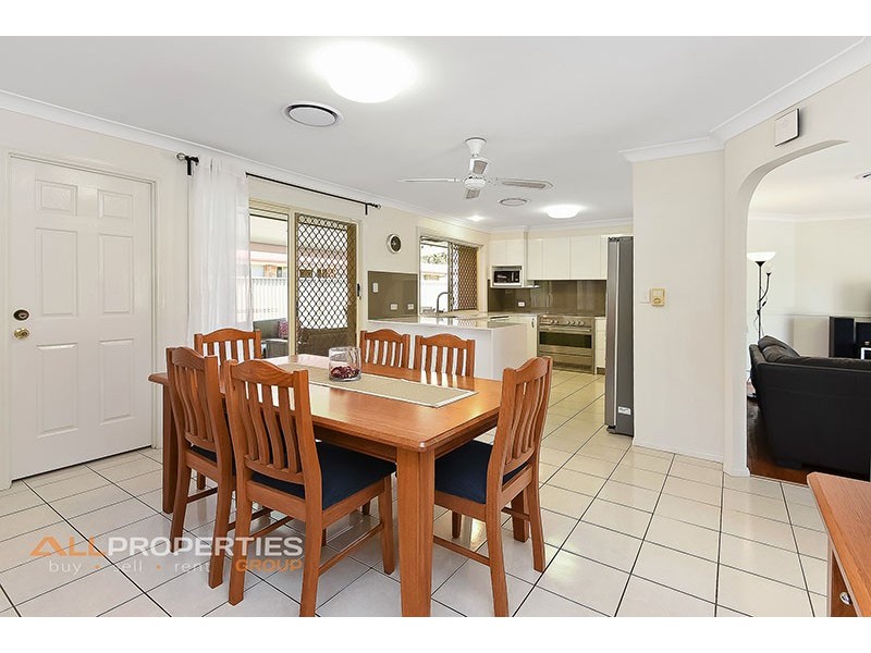 35 Bannockburn Cres, Parkinson QLD 4115
