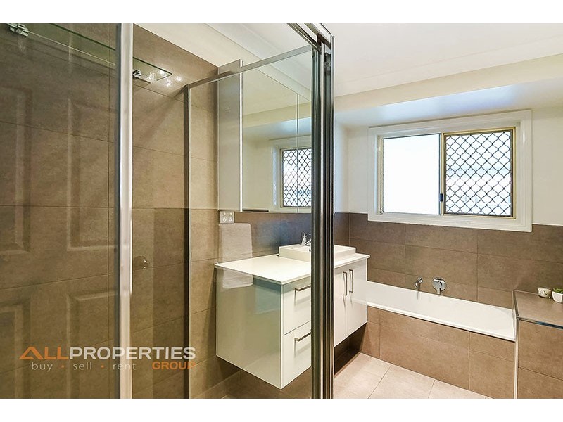 35 Bannockburn Cres, Parkinson QLD 4115