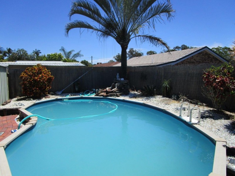 136 Emerald Drive, Regents Park QLD 4118