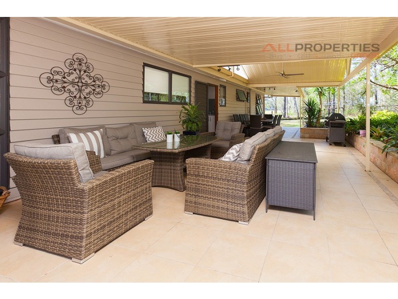 39 Smith Road, Park Ridge South QLD 4125