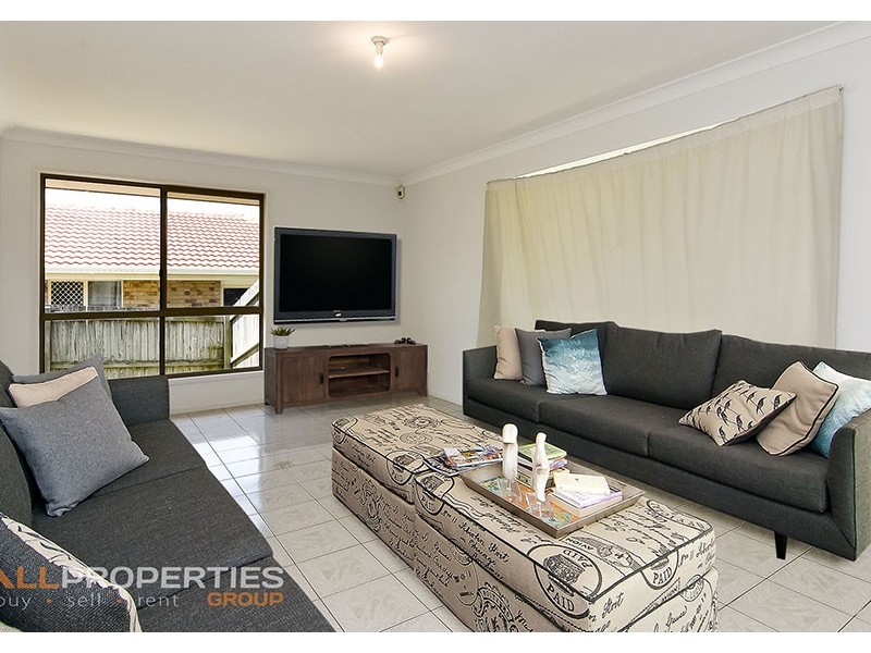 19 OLIVIA CT, Regents Park QLD 4118