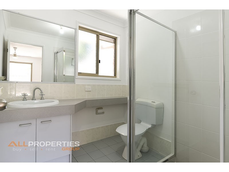 19 OLIVIA CT, Regents Park QLD 4118