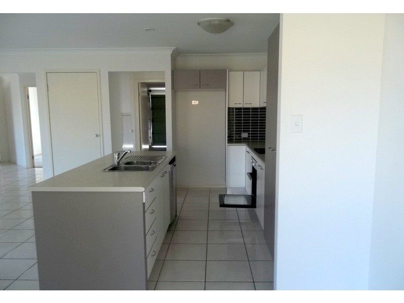 60 PAUL DRIVE, Regents Park QLD 4118