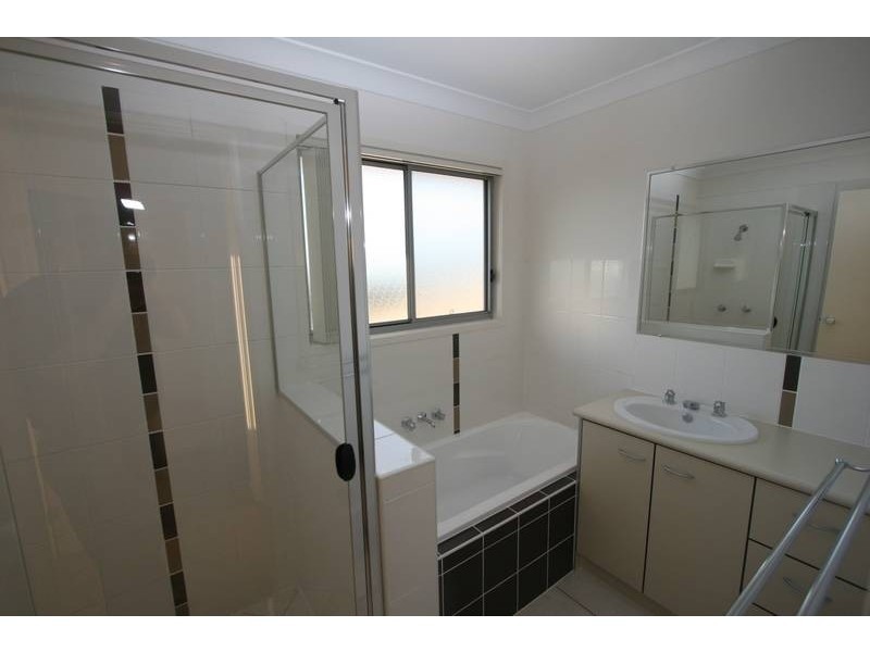 60 PAUL DRIVE, Regents Park QLD 4118