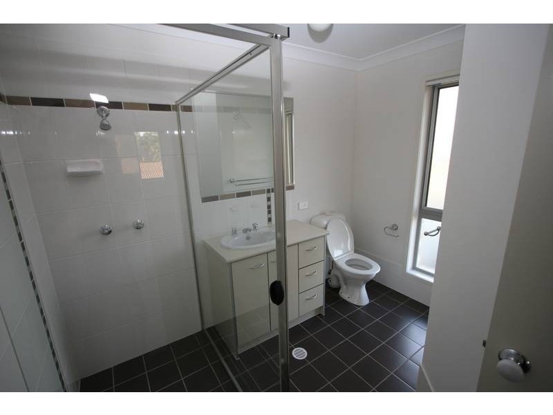 60 PAUL DRIVE, Regents Park QLD 4118