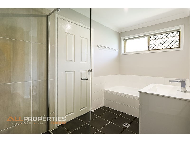 49 Regency Drive, Regents Park QLD 4118