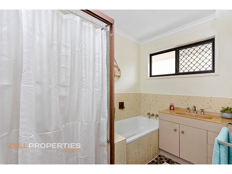 5 DRYADE STREET, Regents Park QLD 4118