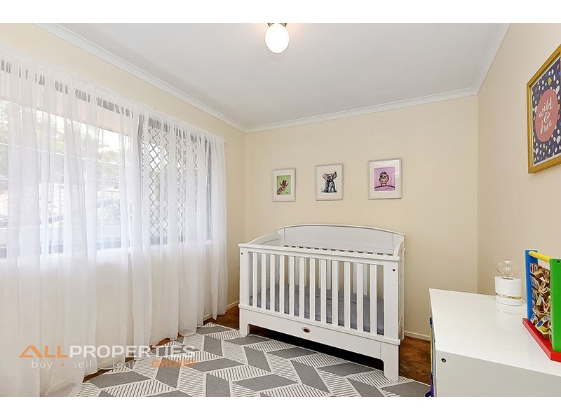 5 DRYADE STREET, Regents Park QLD 4118