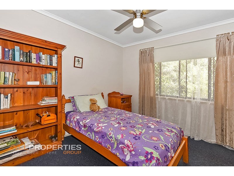 22 BUSHLAND DRIVE, Regents Park QLD 4118