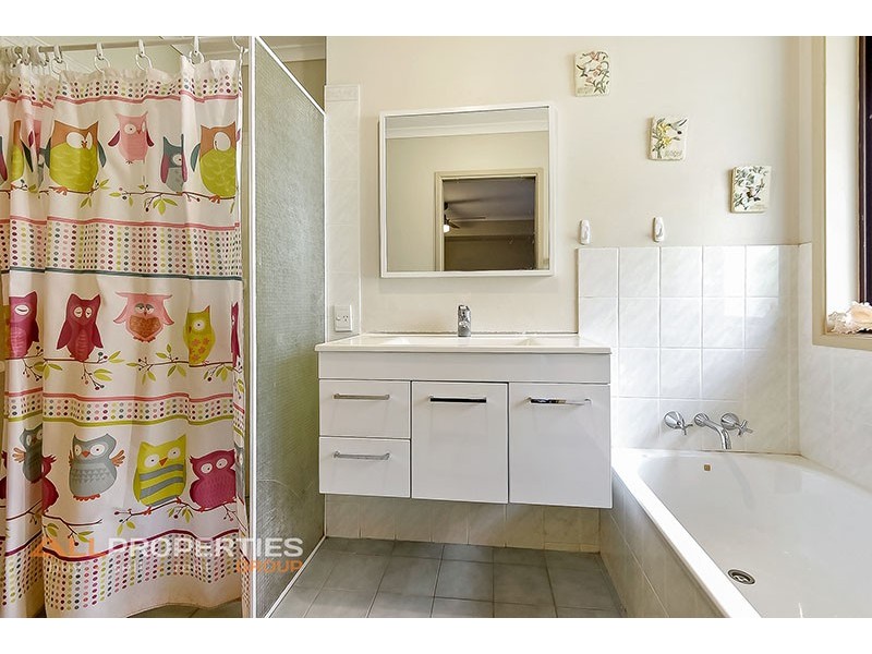 22 BUSHLAND DRIVE, Regents Park QLD 4118