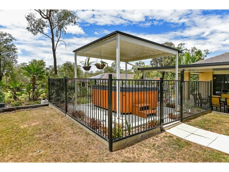 8-10 Quartz Cl, Greenbank QLD 4124