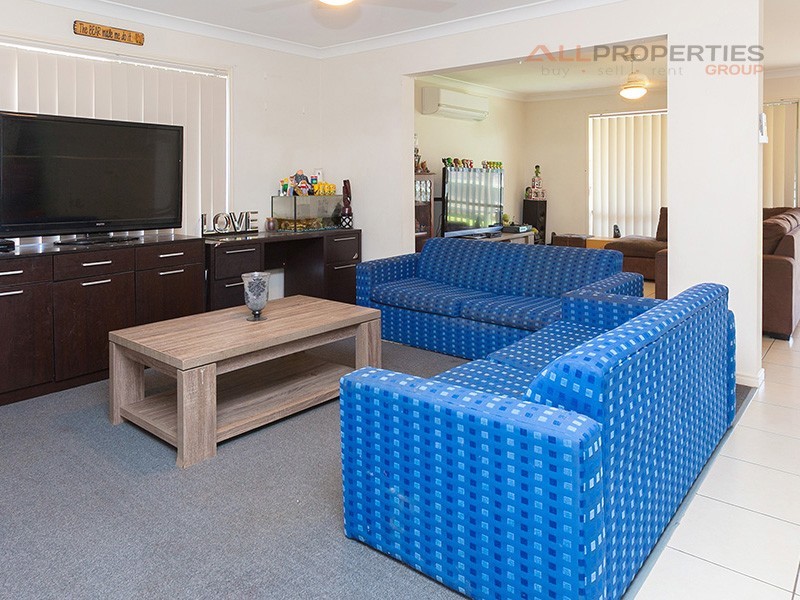 8 Giselle Street, Hillcrest QLD 4118