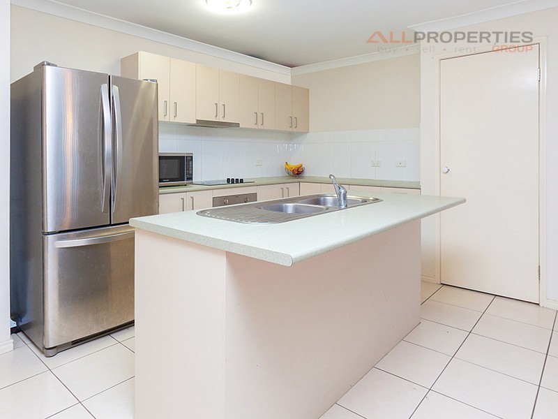 8 Giselle Street, Hillcrest QLD 4118