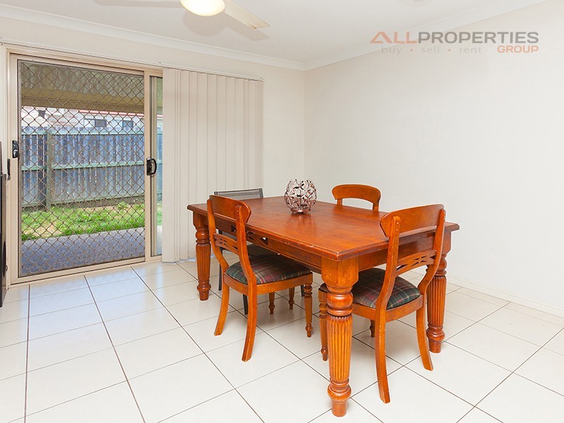 8 Giselle Street, Hillcrest QLD 4118