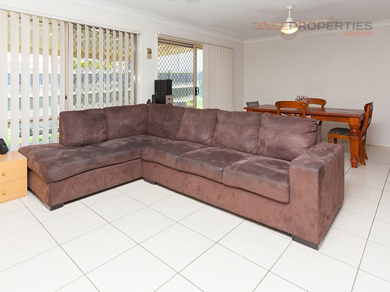 8 Giselle Street, Hillcrest QLD 4118