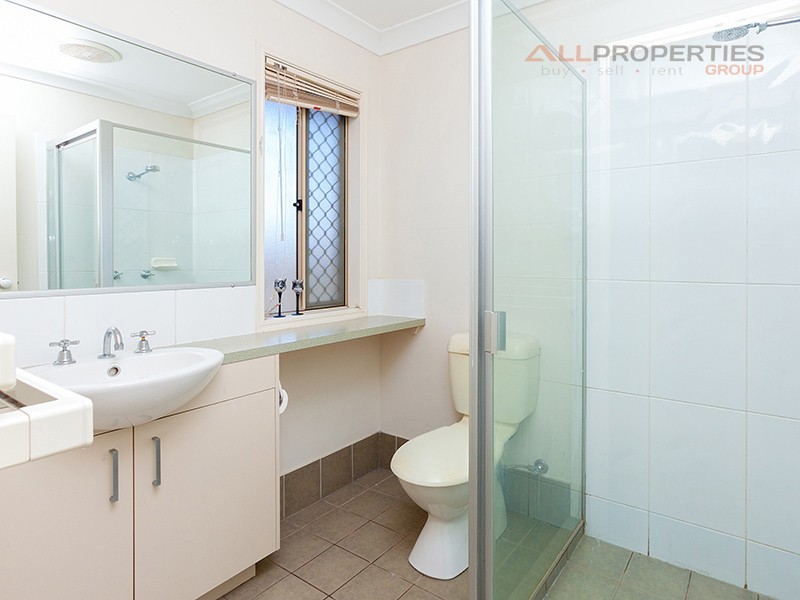 8 Giselle Street, Hillcrest QLD 4118