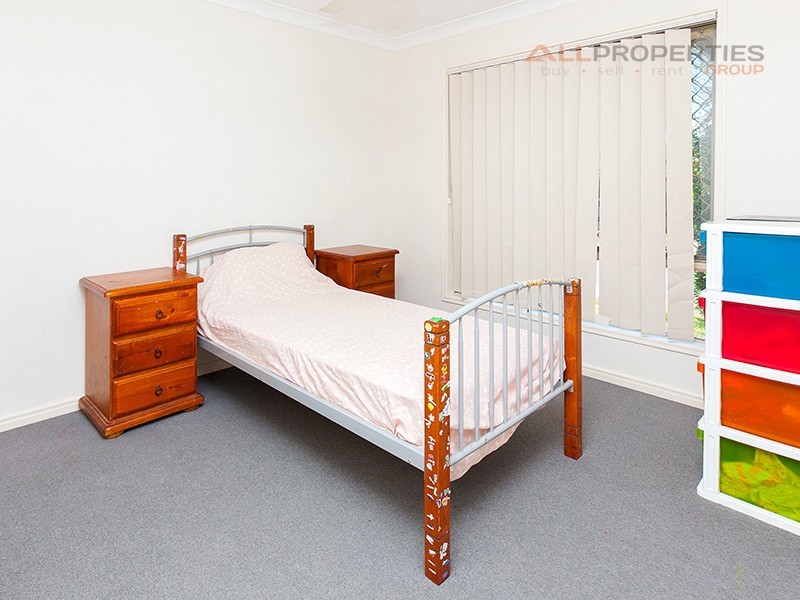 8 Giselle Street, Hillcrest QLD 4118
