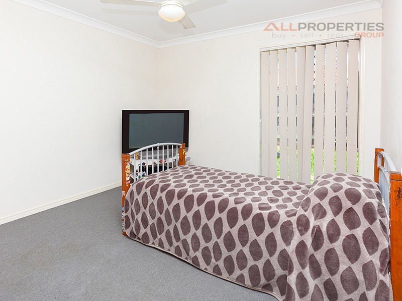8 Giselle Street, Hillcrest QLD 4118