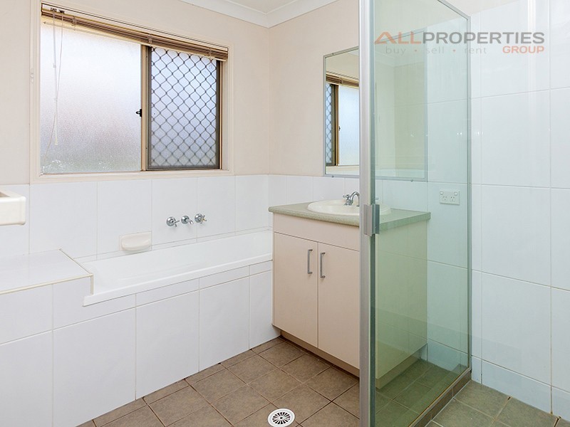 8 Giselle Street, Hillcrest QLD 4118