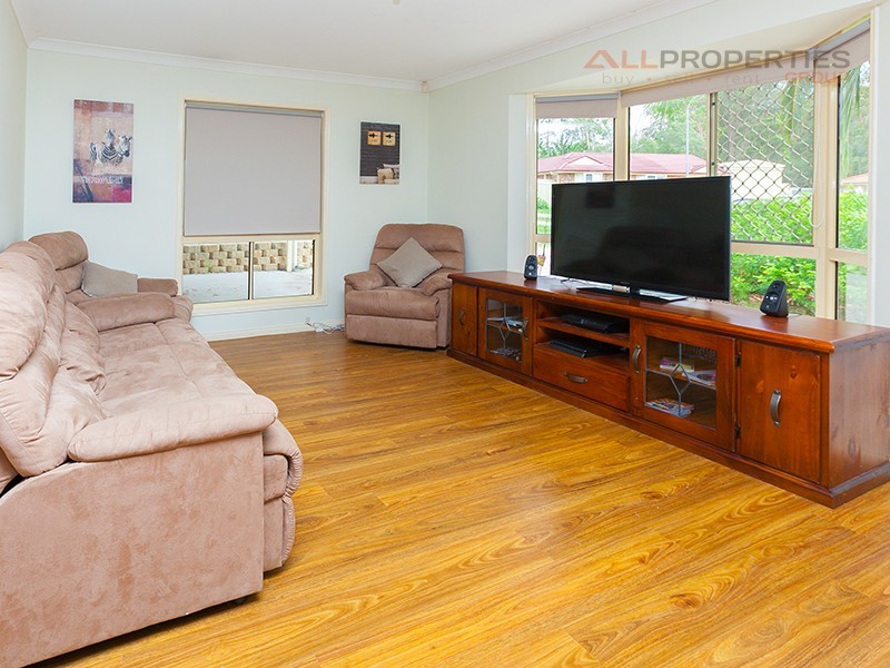 16 Park Close, Hillcrest QLD 4118