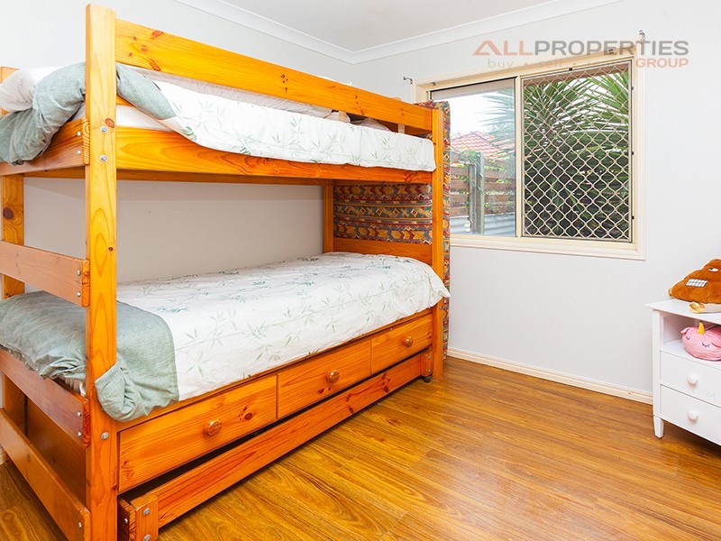 16 Park Close, Hillcrest QLD 4118