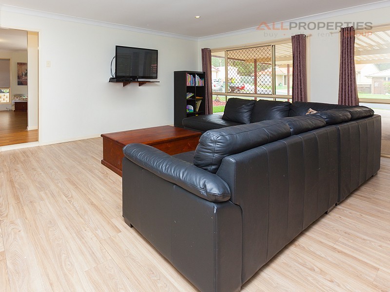 16 Park Close, Hillcrest QLD 4118