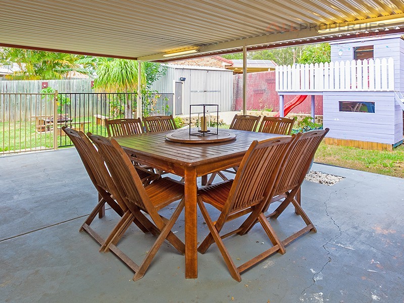 16 Park Close, Hillcrest QLD 4118