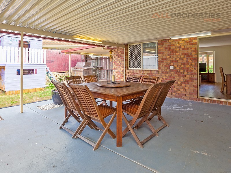 16 Park Close, Hillcrest QLD 4118