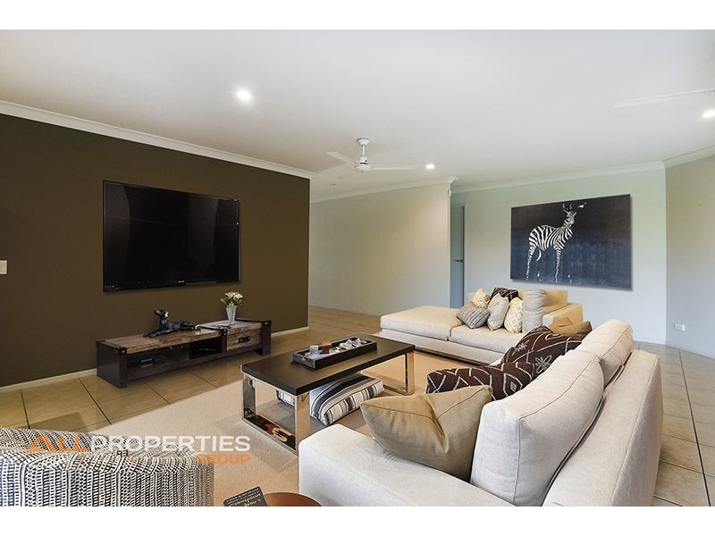 38 Mapelton Cct, Parkinson QLD 4115