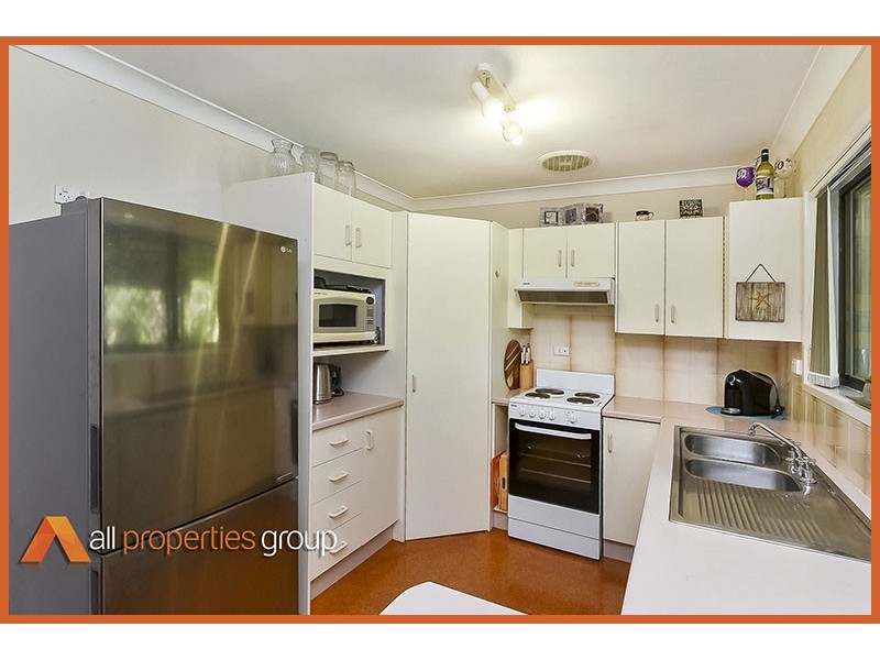 15 Orlando Crescent, Springwood QLD 4127