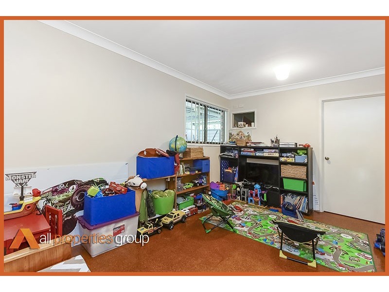 15 Orlando Crescent, Springwood QLD 4127