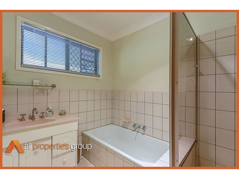 15 Orlando Crescent, Springwood QLD 4127