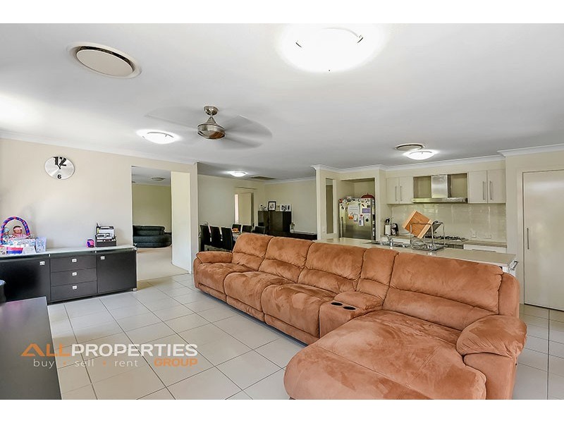 15 Acacia Street, Heathwood QLD 4110