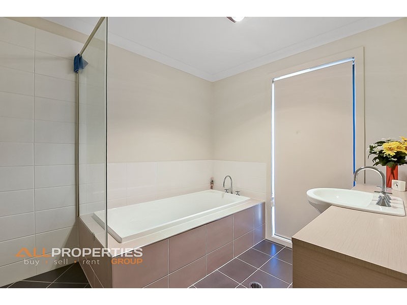 15 Acacia Street, Heathwood QLD 4110