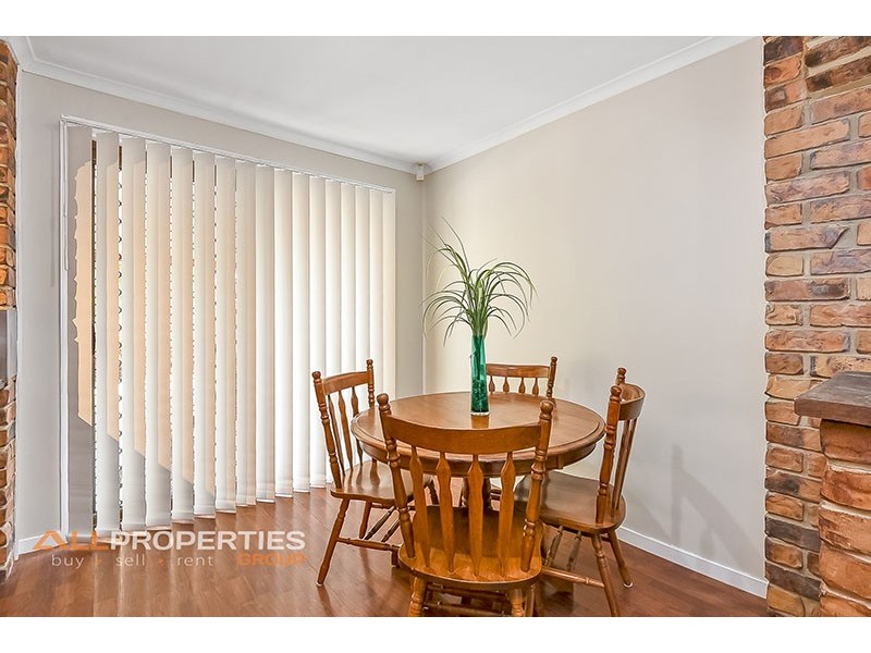 3 CYGNUS CT, Regents Park QLD 4118