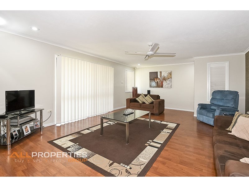 3 CYGNUS CT, Regents Park QLD 4118
