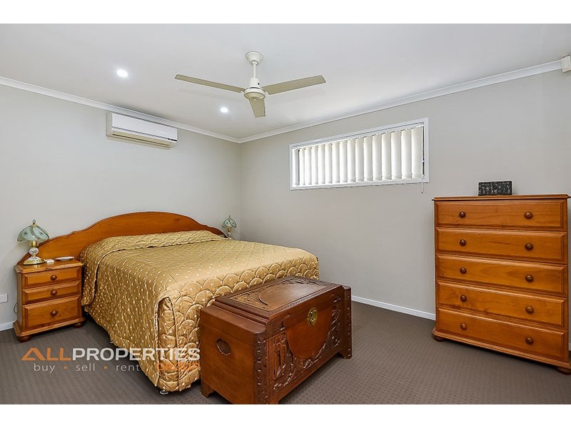 3 CYGNUS CT, Regents Park QLD 4118
