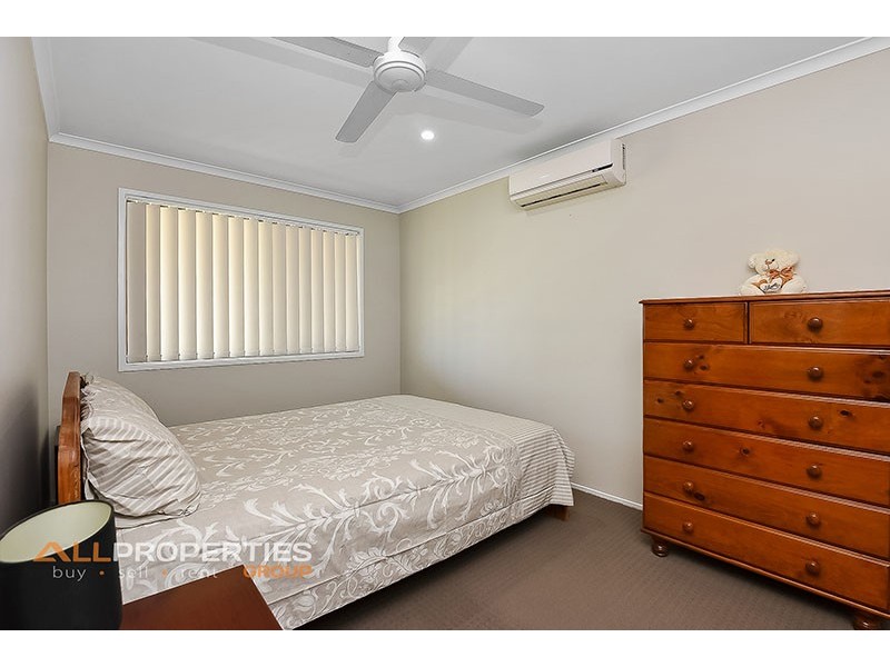 3 CYGNUS CT, Regents Park QLD 4118