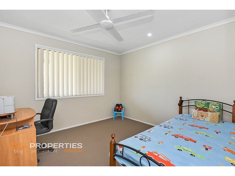3 CYGNUS CT, Regents Park QLD 4118